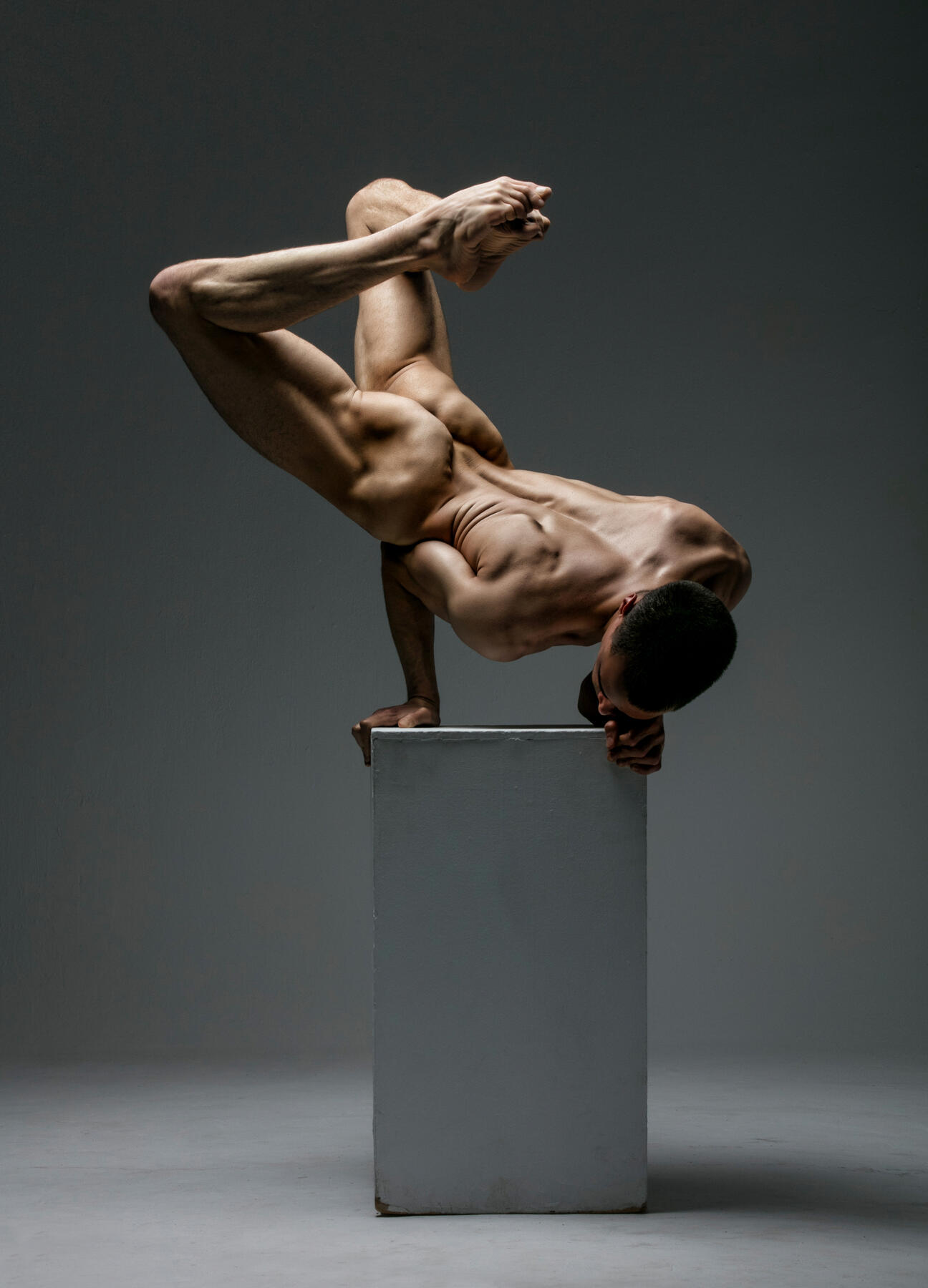 David Pereira contortion dancer artist la clique Wintergarten berlin